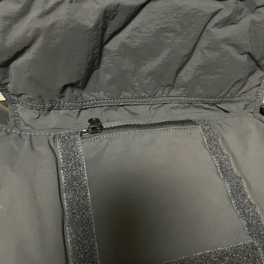 [BUNJANG] MAJI UNTITLED S. Runners Bag Charcoal Gray / [마지언타이틀 S.러너스백 / 차콜그레이]