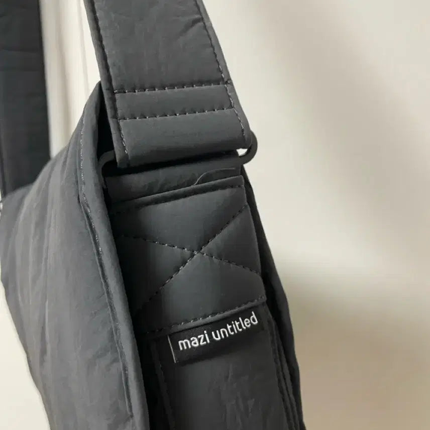 [BUNJANG] MAJI UNTITLED S. Runners Bag Charcoal Gray / [마지언타이틀 S.러너스백 / 차콜그레이]