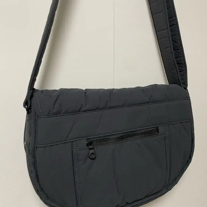 [BUNJANG] MAJI UNTITLED S. Runners Bag Charcoal Gray / [마지언타이틀 S.러너스백 / 차콜그레이]