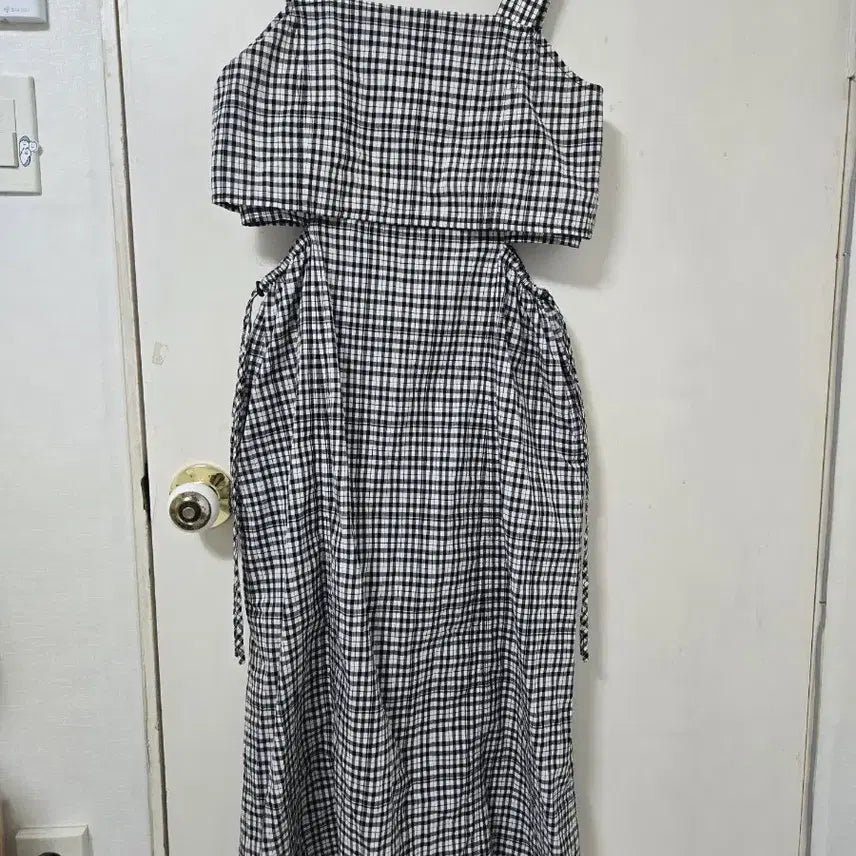 [BUNJANG] Cutout Long Checkered Dress / 체크 컷아웃 롱 원피스