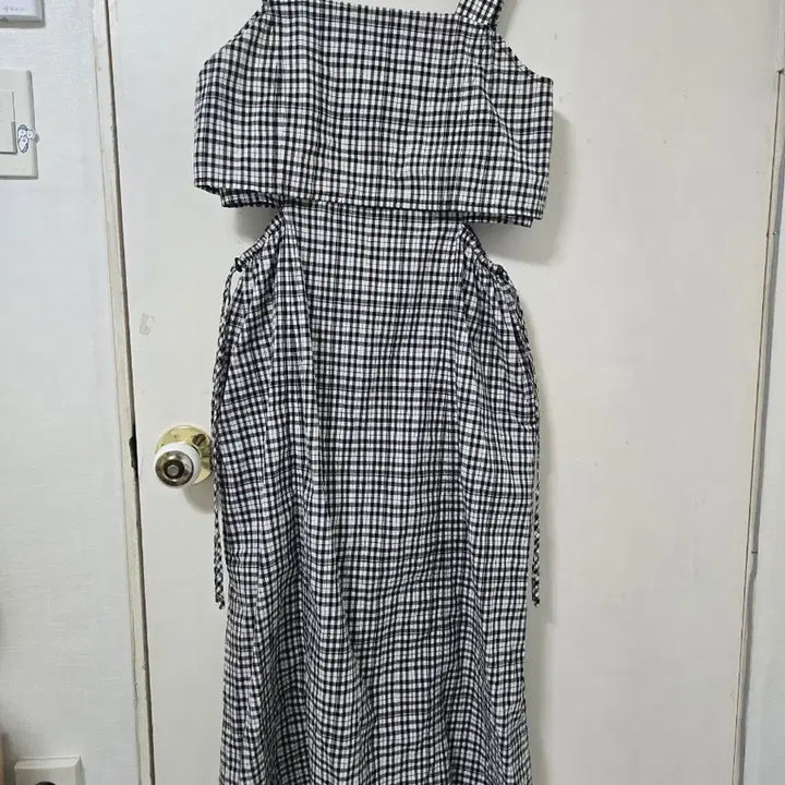 [BUNJANG] Cutout Long Checkered Dress / 체크 컷아웃 롱 원피스