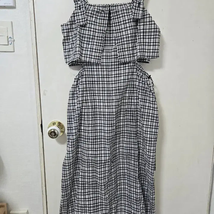 [BUNJANG] Cutout Long Checkered Dress / 체크 컷아웃 롱 원피스