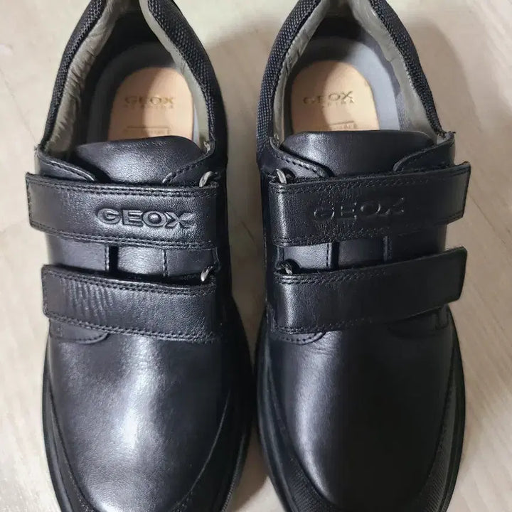 [BUNJANG] GEOX Velcro Black Sneakers / GEOX 제옥스 벨크로 블랙 스니커즈35