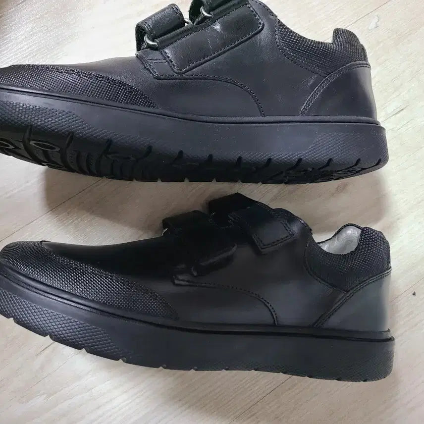 [BUNJANG] GEOX Velcro Black Sneakers / GEOX 제옥스 벨크로 블랙 스니커즈35