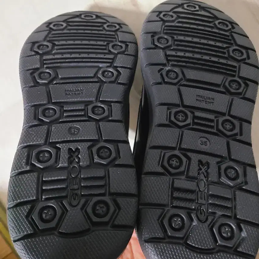 [BUNJANG] GEOX Velcro Black Sneakers / GEOX 제옥스 벨크로 블랙 스니커즈35