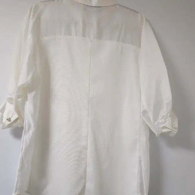 [BUNJANG] The Izzat Collection Pearl Button Blouse / (미착용) 더아이잗컬렉션 진주 버튼 블라우스 55