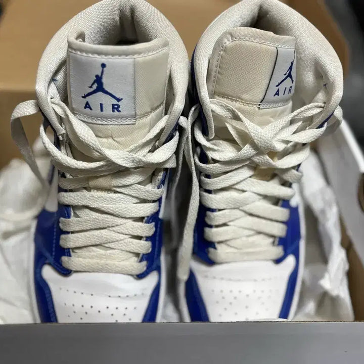 [BUNJANG] Nike Jordan 1 Mid White Hyper Royal / 나이키 조던1 미드 화이트 하이퍼로얄