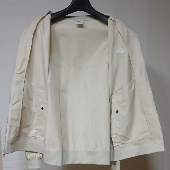 [SOLD OUT] 나이키 아이보리 봄버 자켓 남110