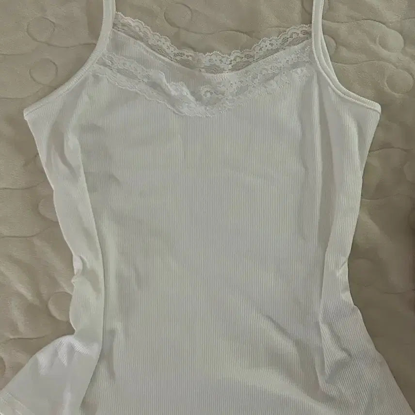 [BUNJANG] White Lace Tank Top / 레이스 나시 새상품