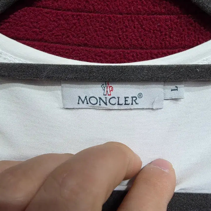 [BUNJANG] Moncler White Paint Short Sleeve T-shirt / 몽클레어 화이트 페인트 반팔 티셔츠