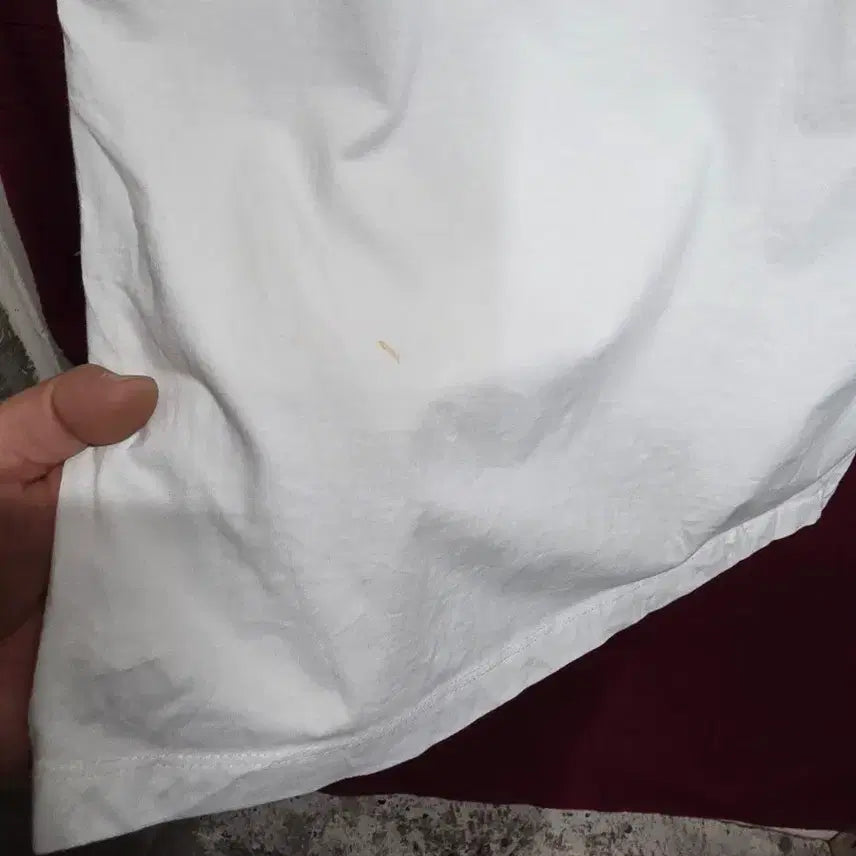[BUNJANG] Moncler White Paint Short Sleeve T-shirt / 몽클레어 화이트 페인트 반팔 티셔츠