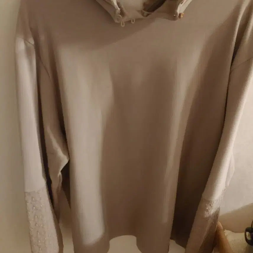 [BUNJANG] Embroidered Lace Turtleneck Top / 꽃자수 레이스 터틀넥 티셔츠(러블리)