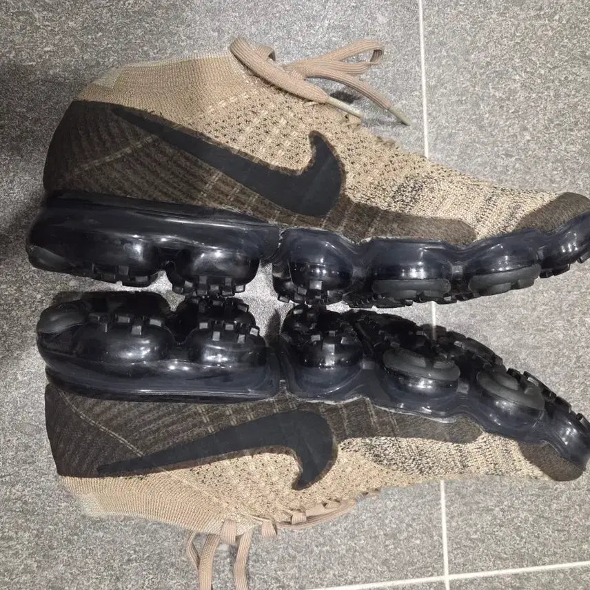 [BUNJANG] Nike VaporMax Flyknit Khaki Sneakers / 260)) 나이키 베이퍼맥스 플라이니트 카키