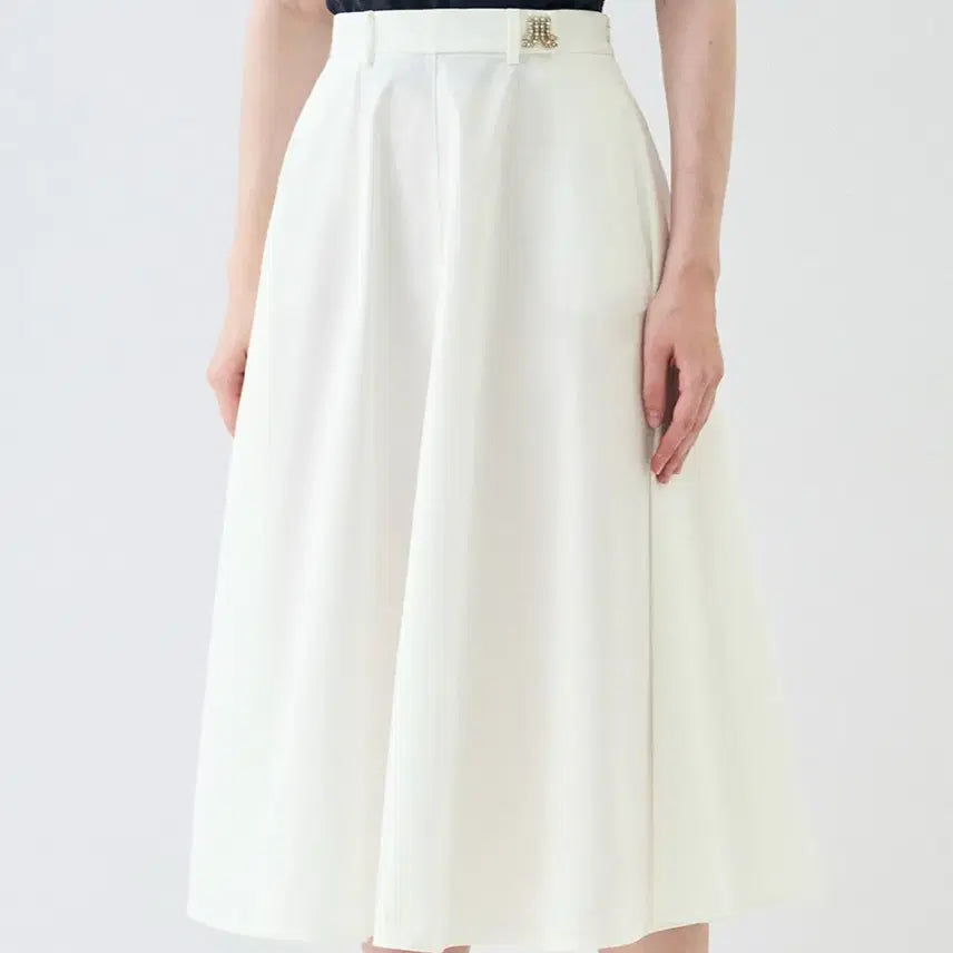 [BUNJANG] LANVIN Collection Crystal Emblem Flare Long Skirt / 한섬 랑방컬렉션 LANVIN 크리스탈 엠블럼 플레어 롱스커트 화이트