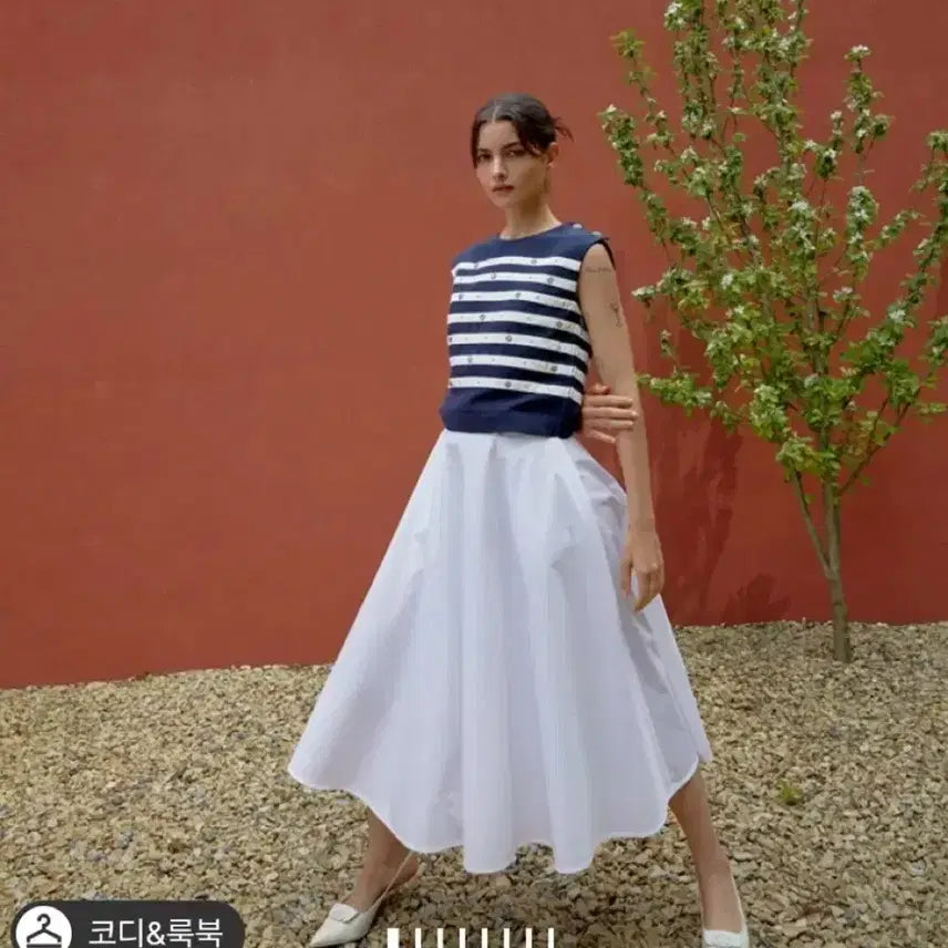 [BUNJANG] LANVIN Collection Crystal Emblem Flare Long Skirt / 한섬 랑방컬렉션 LANVIN 크리스탈 엠블럼 플레어 롱스커트 화이트