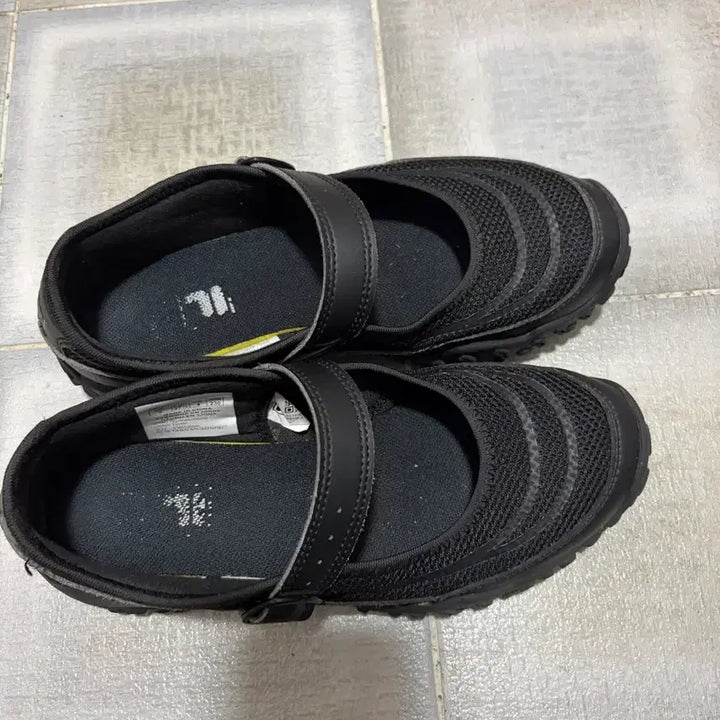 [BUNJANG] Fila Eschape Mary Jane Black Flats 230 / 휠라 에샤페 메리제인 블랙 230