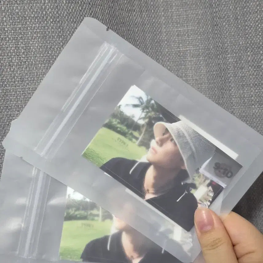 [BUNJANG] BTS V Exhibition Card Sticker / 뷔 전시회 카드 스티커