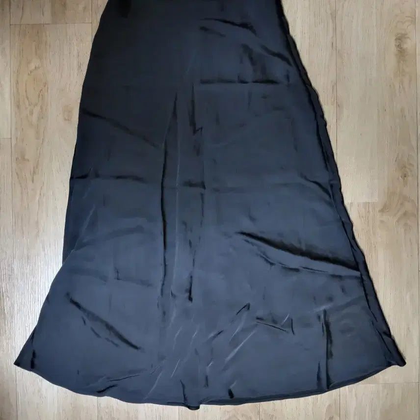 [BUNJANG] Massimo Dutti Satin Long Skirt / 마시모두띠2025(택달린 새상품) 새틴 롱스커트 팔아요