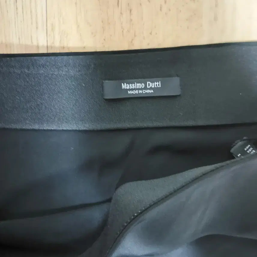 [BUNJANG] Massimo Dutti Satin Long Skirt / 마시모두띠2025(택달린 새상품) 새틴 롱스커트 팔아요