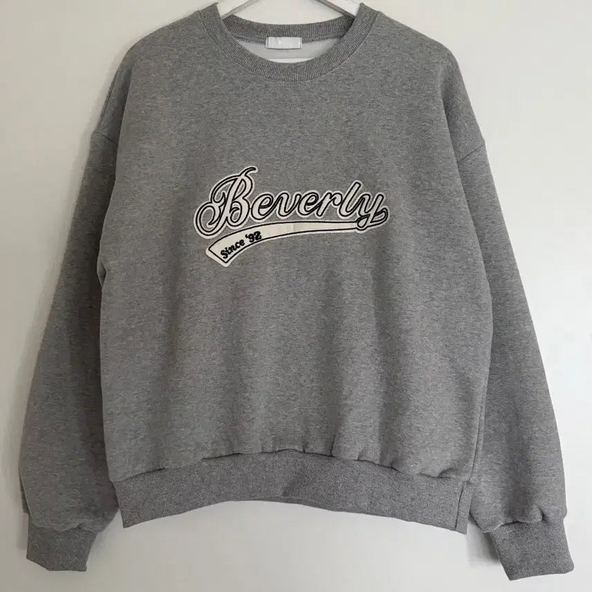 [BUNJANG] Ablie Winter Lettering Patch Fleece Sweatshirt / 겨울 레터링 패치 양기모 기모 맨투맨 맨투맨티 에이블리 지그재그 개강룩