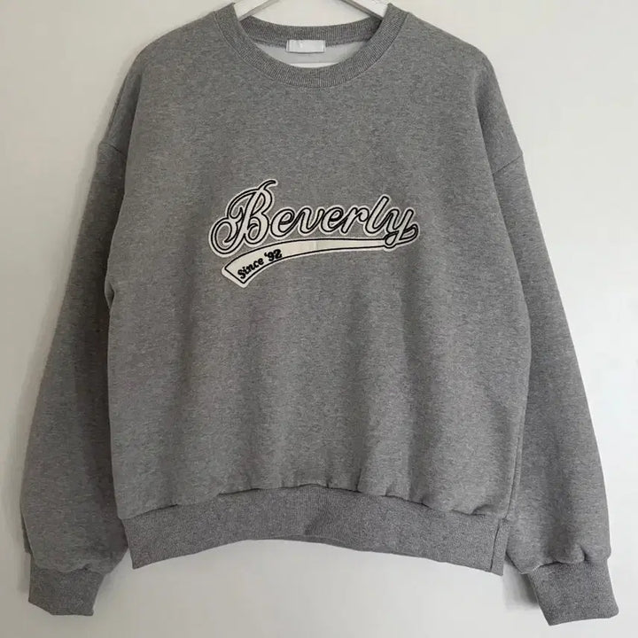 [BUNJANG] Ablie Winter Lettering Patch Fleece Sweatshirt / 겨울 레터링 패치 양기모 기모 맨투맨 맨투맨티 에이블리 지그재그 개강룩