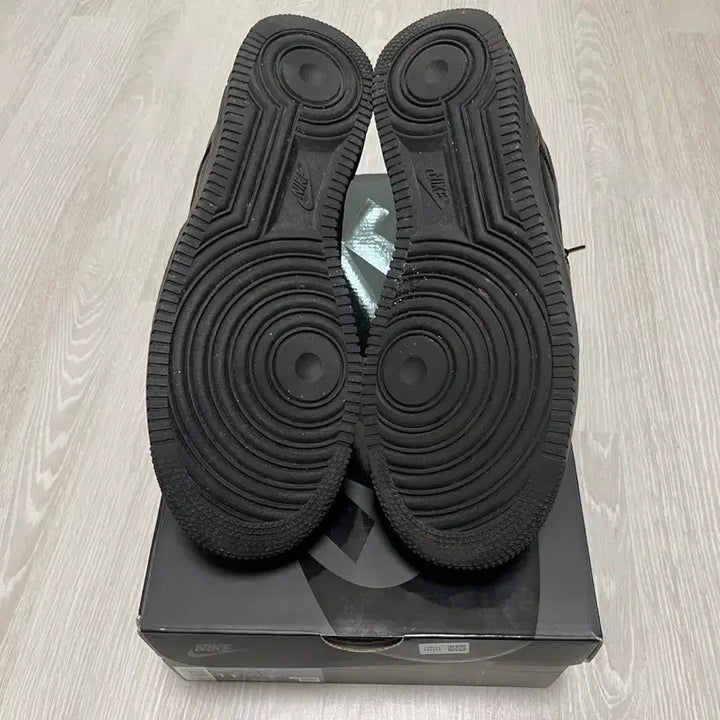 [SOLD OUT] 나이키 슈프림포스 올검 290팝니다