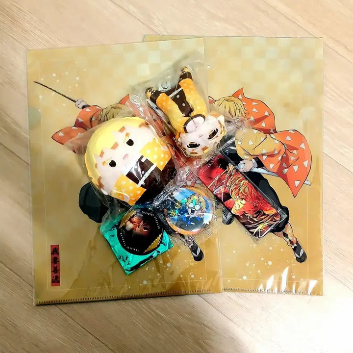 [SOLD OUT] 9개 일괄)귀멸의칼날 아가츠마 젠이츠 후와코로링 뱃지 무한성 클리어 파일