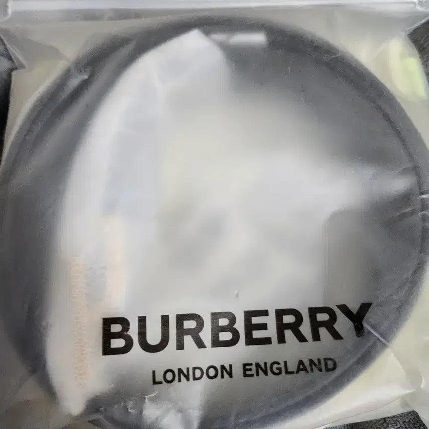 [BUNJANG] Burberry Embossed TB Reversible Belt Black/Beige Size 90 / 버버리 엠보 TB 양면 벨트 블랙/베이지 90 사이즈