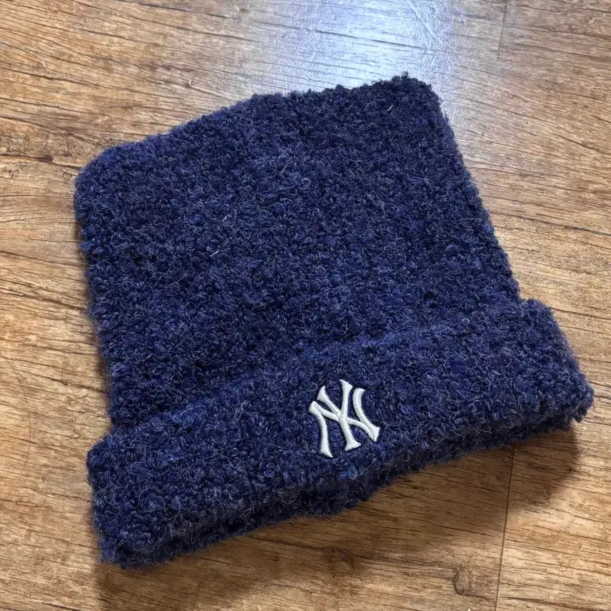 [BUNJANG] MLB New York Yankees Boucle Beanie Navy / 카리나모자 MLB 뉴욕 양키스 부클 비니 네이비 니트모자 남녀공용모자