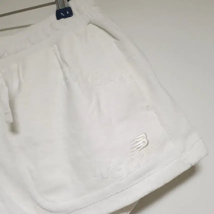 [BUNJANG] New Balance White Terry Cloth Shorts (M) / 뉴발란스반바지