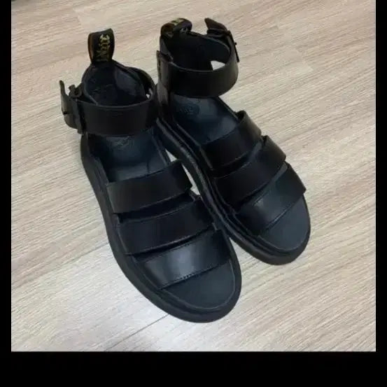 [BUNJANG] Dr. Martens Clarissa II Matte Black Sandals / 닥터마틴클라리사2 무광샌들