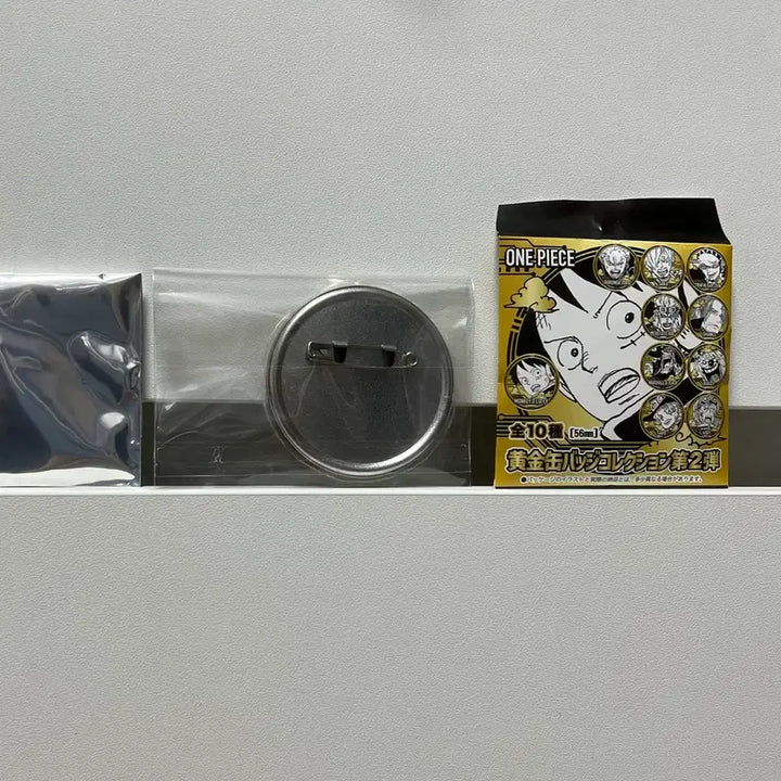 [BUNJANG] One Piece Trafalgar Law Golden Can Badge / 원피스 (트라팔가 로우) 골든 황금 캔뱃지 원화 굿즈