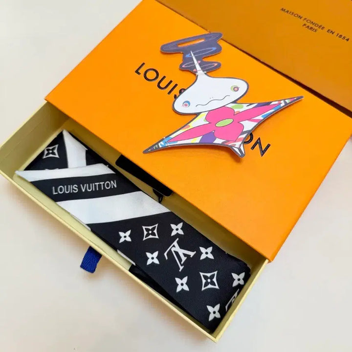[BUNJANG] Louis Vuitton Bandana Scarf Black/White / 루이비통 블랙/화이트 방도 스카프