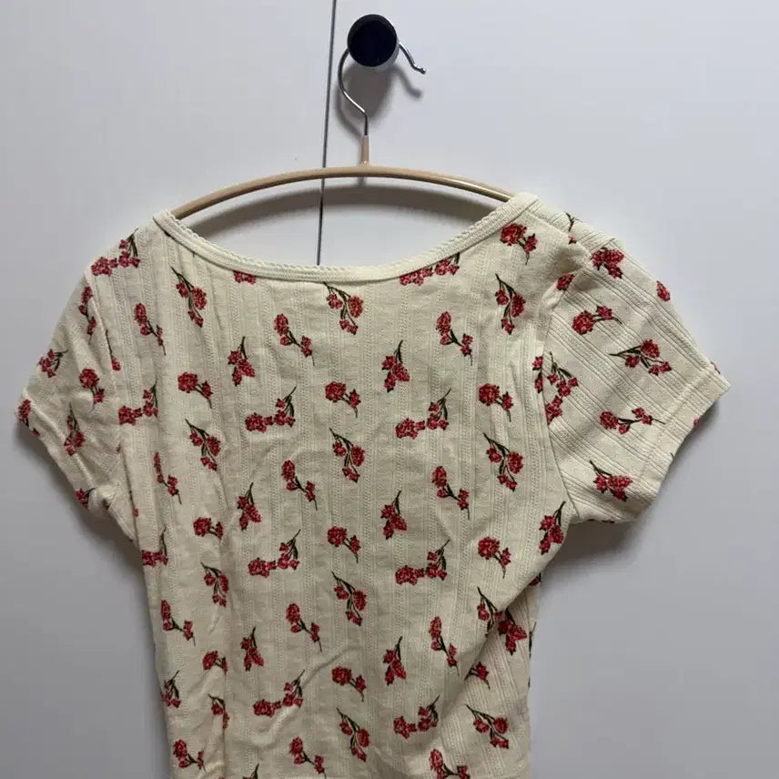[BUNJANG] Uniqlo Flower Print Short Sleeve T-shirt (S) / 유니클로 플라워 반팔 티셔츠(S)