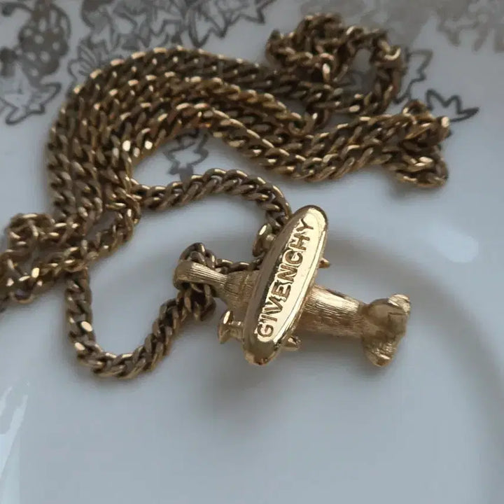 [BUNJANG] Givenchy Gold Airplane Logo Necklace / 지방시 금장 Givenchy 로고 비행기 목걸이