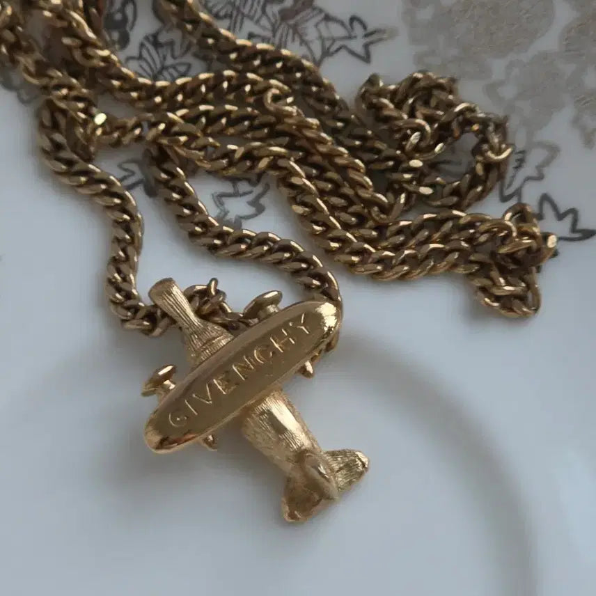[BUNJANG] Givenchy Gold Airplane Logo Necklace / 지방시 금장 Givenchy 로고 비행기 목걸이