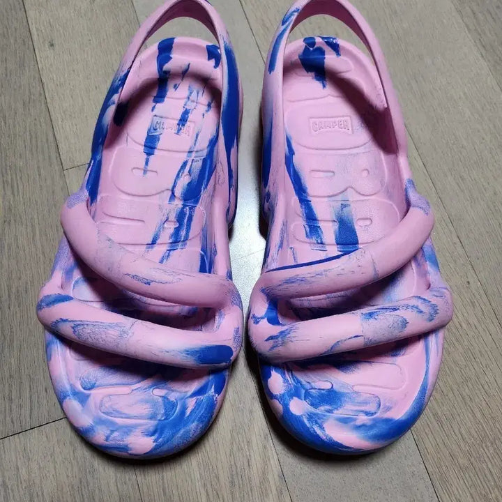 [SOLD OUT] 캠퍼 고바라 플랫샌들
