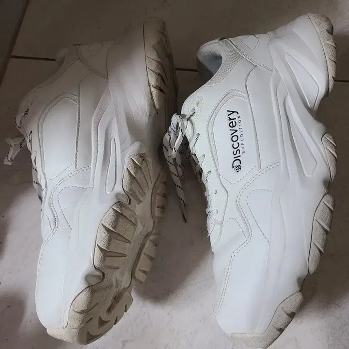 [BUNJANG] Discovery Expedition White Sneakers 275 / 디스커버리 익스페디션 흰색 운동화 275