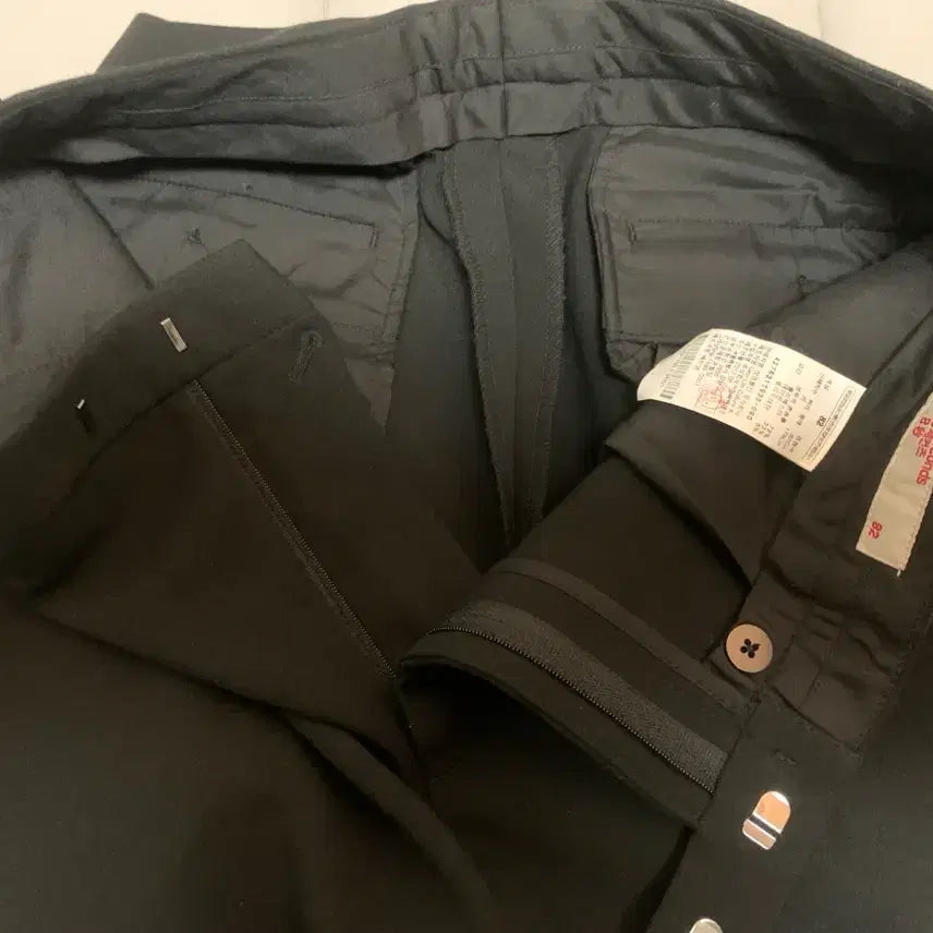 [BUNJANG] 82 EIGHTSECONDS Black Slim Fit Slacks / 무료배송 82 에잇세컨즈 블랙 베이직 슬림 핏 슬랙스