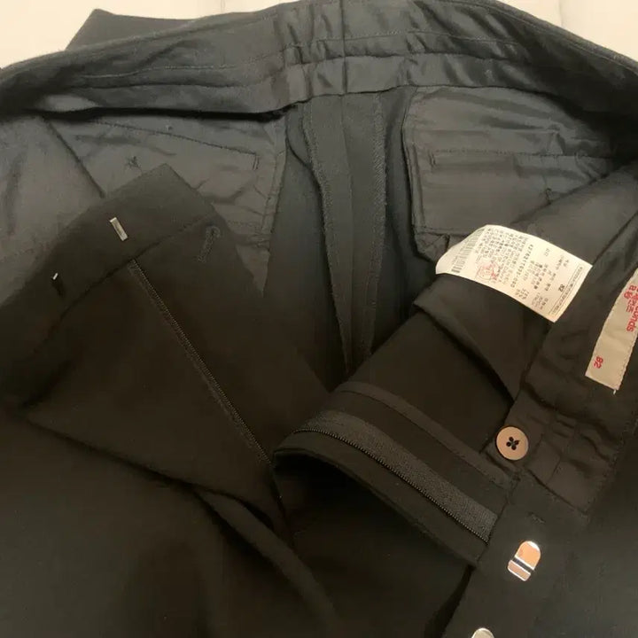 [BUNJANG] 82 EIGHTSECONDS Black Slim Fit Slacks / 무료배송 82 에잇세컨즈 블랙 베이직 슬림 핏 슬랙스