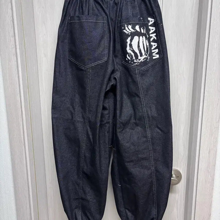 [BUNJANG] A.C.A.M Knee Pin-tuck Printed Denim Pants / 아캄 데님 팬츠 Knee Pin-tuck Printed Denim (1)