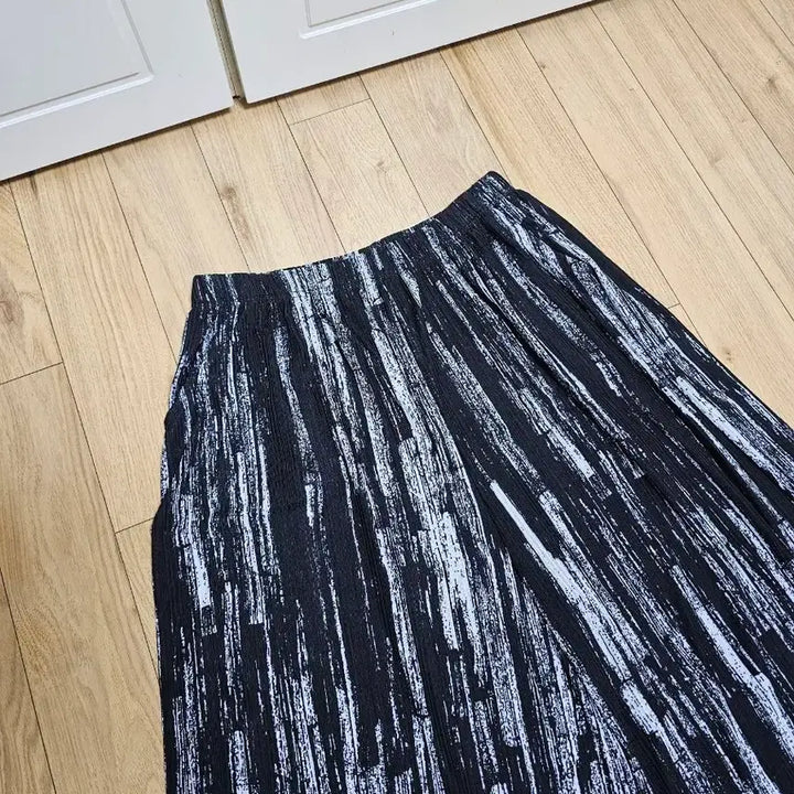 [BUNJANG] Black &amp; White Pattern Wide Pleated Pants / 블랙&amp;화이트 패턴 와이드 플리츠 팬츠55-66