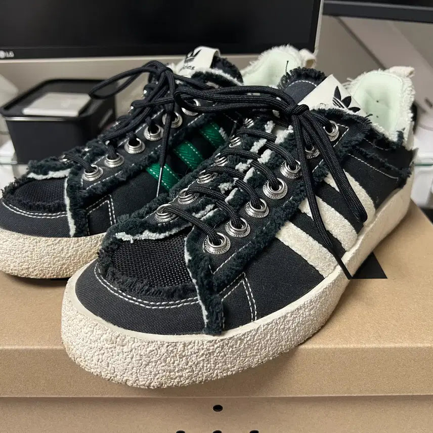 [SOLD OUT] 아디다스 송포더뮤트 캠퍼스 80s 블랙 275