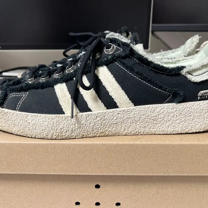 [SOLD OUT] 아디다스 송포더뮤트 캠퍼스 80s 블랙 275