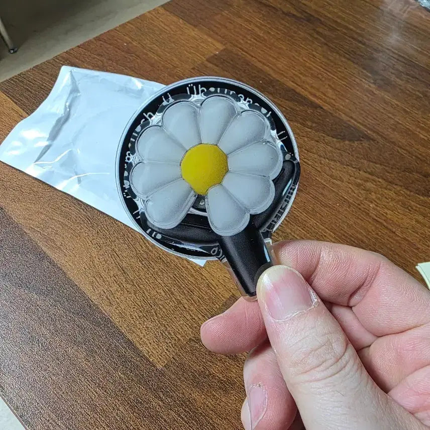 [BUNJANG] G-Dragon Daisy GripTok for MagSafe / 지드래곤 데이지 그립톡 맥세이프