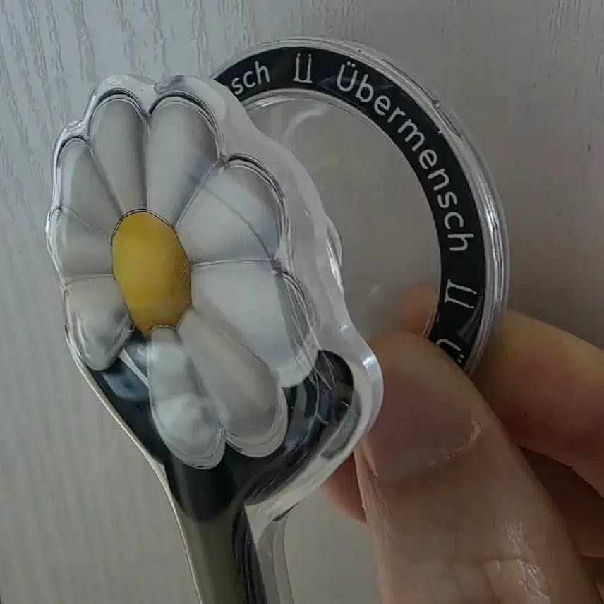 [BUNJANG] G-Dragon Daisy GripTok for MagSafe / 지드래곤 데이지 그립톡 맥세이프