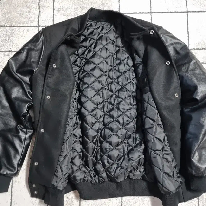 [BUNJANG] Kyung Hee University Varsity Jacket All Black (Size L) / 경희대학교 과잠 학잠 바시티 자켓 올블랙 사이즈 100 L