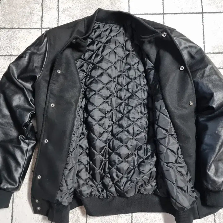 [BUNJANG] Kyung Hee University Varsity Jacket All Black (Size L) / 경희대학교 과잠 학잠 바시티 자켓 올블랙 사이즈 100 L
