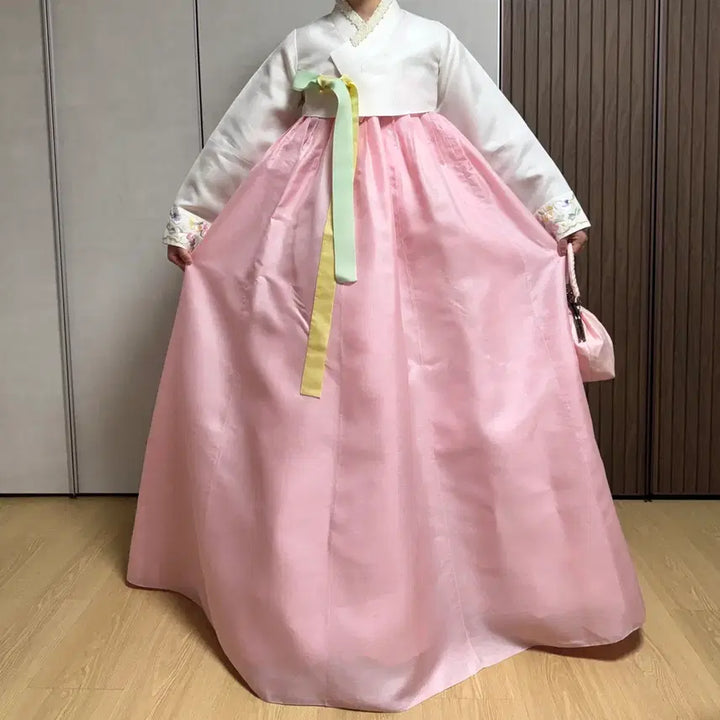 [BUNJANG] Traditional Korean Hanbok Full Set (55 Size) / 고급 여성 한복 풀세트(저고리,조끼,치마,속치마,가방) 55사이즈