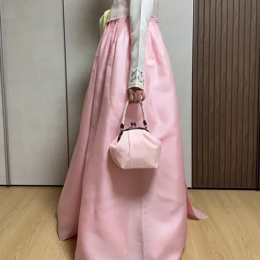 [BUNJANG] Traditional Korean Hanbok Full Set (55 Size) / 고급 여성 한복 풀세트(저고리,조끼,치마,속치마,가방) 55사이즈